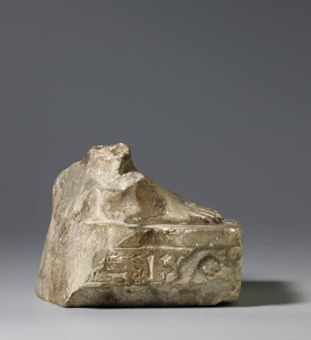 statue, image 4/11