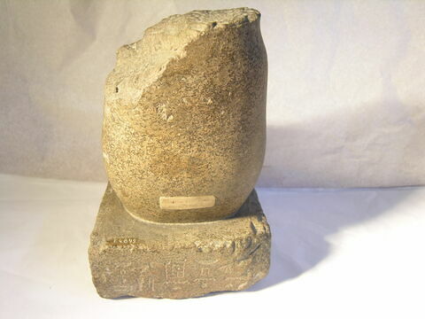 statue, image 2/2