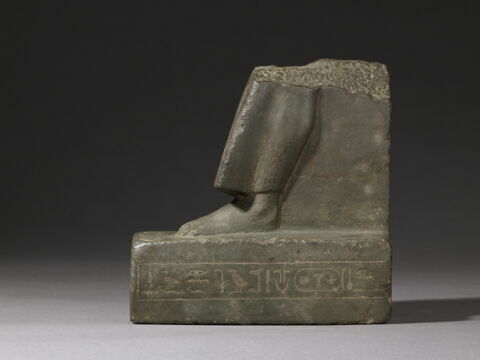statue, image 5/6