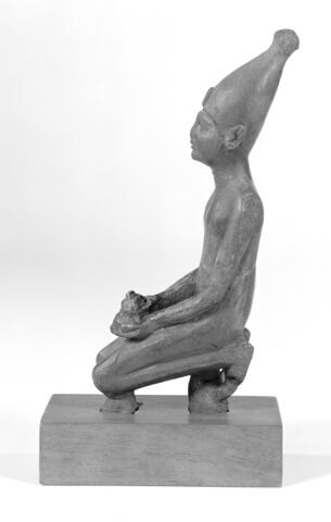 statue, image 7/9