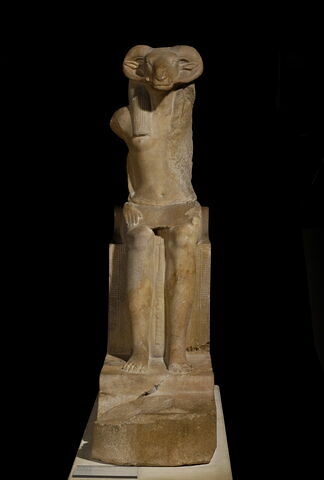 statue, image 2/6