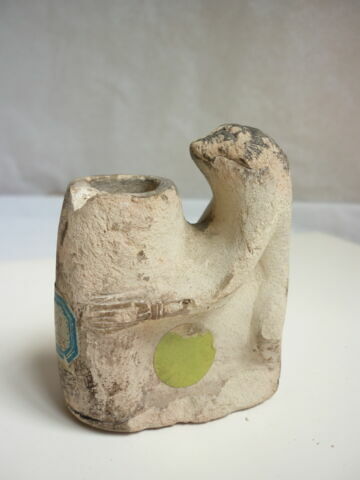 étui à kohol ; figurine