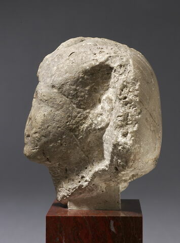 statue, image 3/8