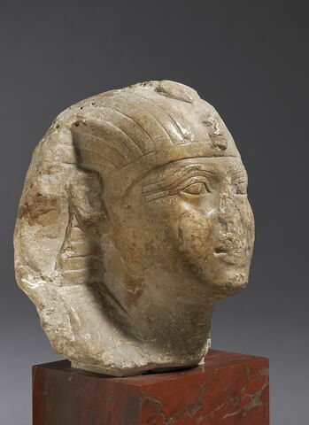 statue, image 6/8