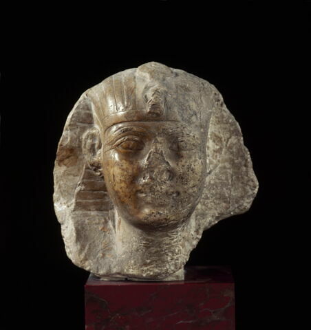 statue, image 7/8