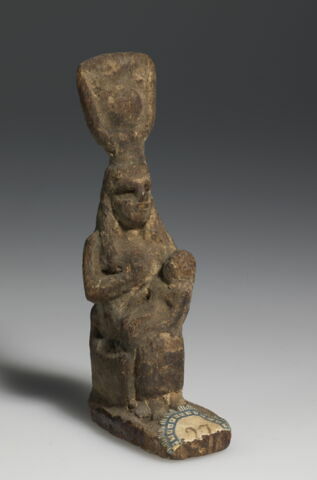 figurine d'Isis allaitant