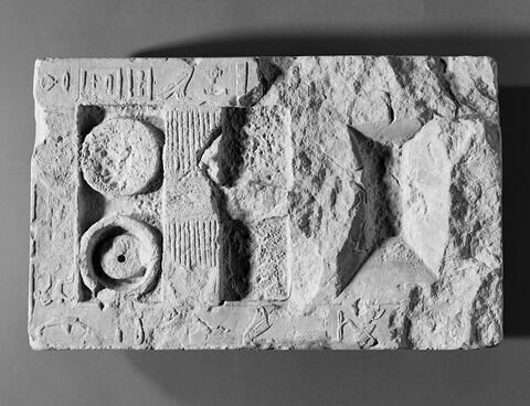 table d'offrandes rectangulaire sans bec ; table d'offrandes à 1 bassin, image 3/4