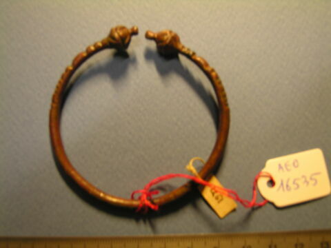 bracelet en anneau à extrémités renflées