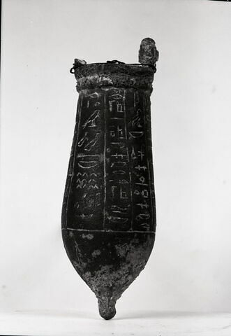 situle à fond floral