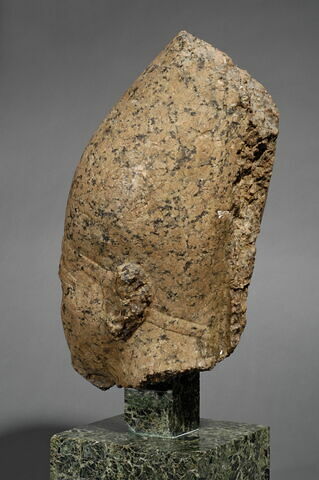 statue, image 3/8