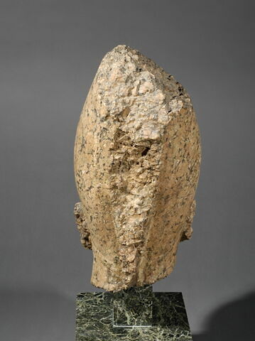 statue, image 4/8