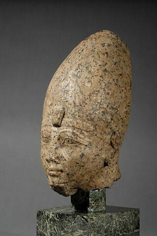 statue, image 7/8