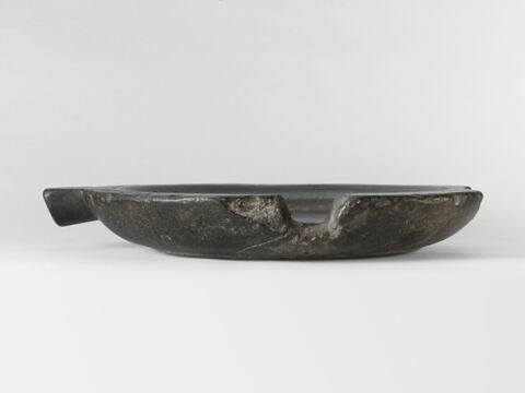 bassin à libation circulaire à oreilles, image 3/6