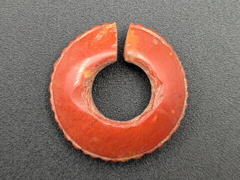 boucle d'oreille en anneau coupé