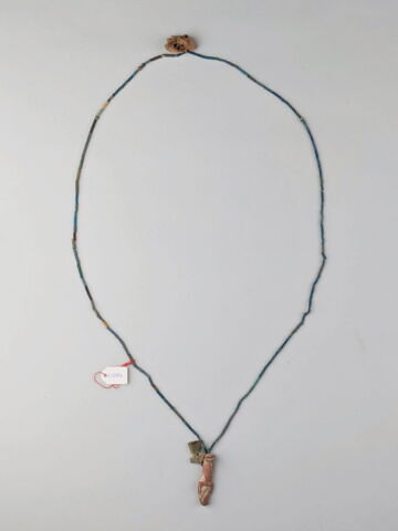 collier à pendentif ; perle tubulaire ; perle cylindrique annelée ; serviteur funéraire ; amulette