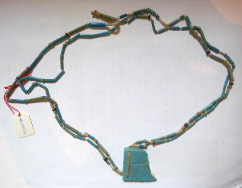 collier à pendentif ; collier à 2 rangs ; perle tubulaire ; perle rondelle ; aile de scarabée funéraire, image 2/3