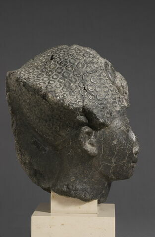 statue, image 3/7