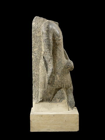 statue, image 3/5