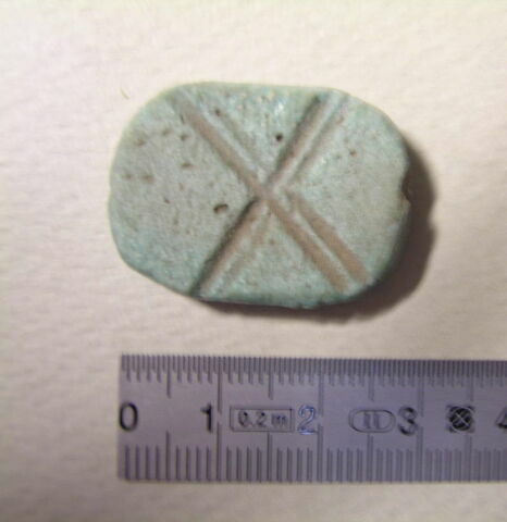 perle en pastille ovale ; amulette
