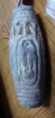 perle en olive ; amulette, image 3/5