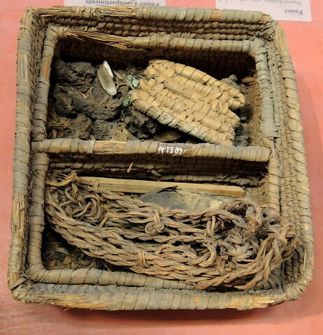 panier à compartiments ; avec contenu ; perle ; élément momifié, image 2/3