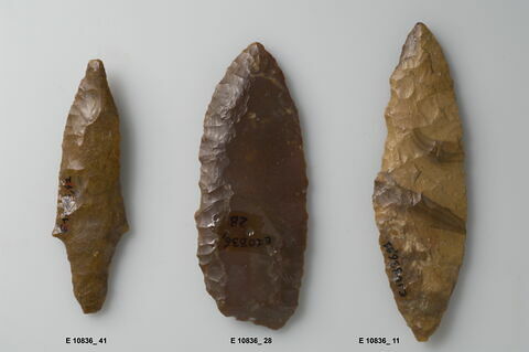 pièce bifaciale ; pointe lancéolée, image 2/3