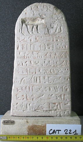 stèle cintrée, image 2/2