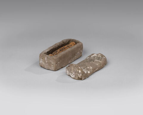 cercueil à serviteur funéraire ; serviteur funéraire en bâtonnet