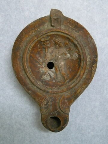 lampe à bec arrondi et volutes