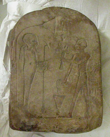 stèle cintrée ; stèle à un registre, image 2/2