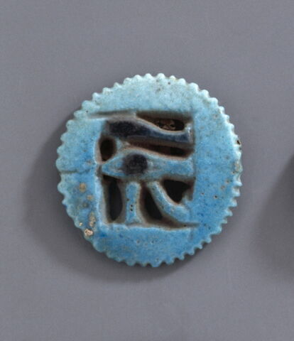 amulette oudjat circonscrit ajouré ; amulette