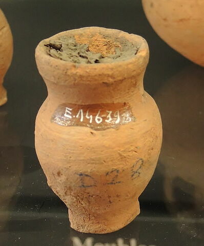 pot ; avec contenu