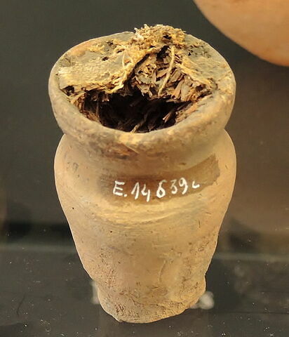 pot ; avec contenu