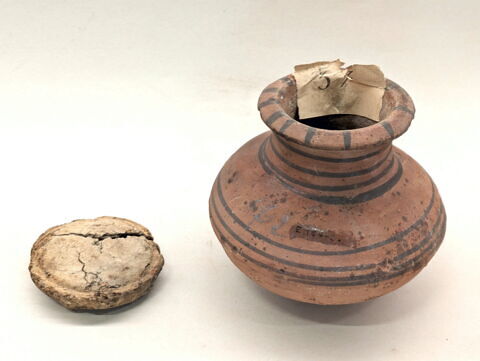 jarre biconique ; vase miniature ; bouchon de vase, image 5/5