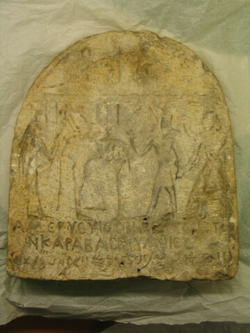stèle cintrée ; stèle à un registre, image 2/2