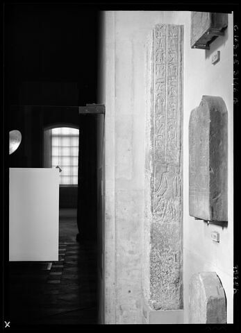 relief mural ; montant de porte, image 2/3