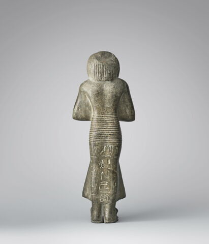 serviteur funéraire en costume des vivants, image 2/7