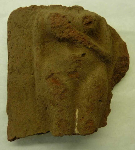 figurine féminine couchée