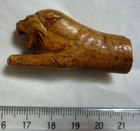 figurine ; couteau