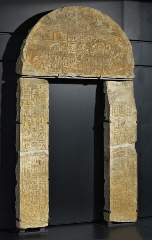 relief mural ; porte ; linteau ; montant de porte, image 2/3