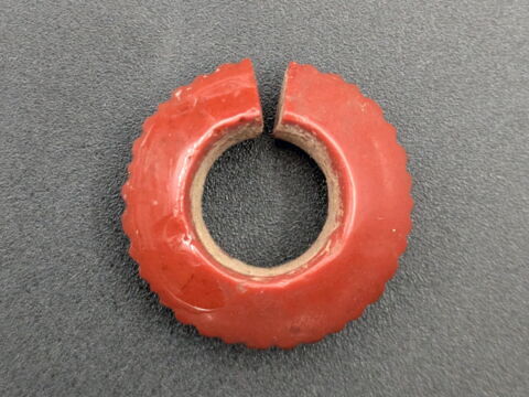 boucle d'oreille en anneau coupé