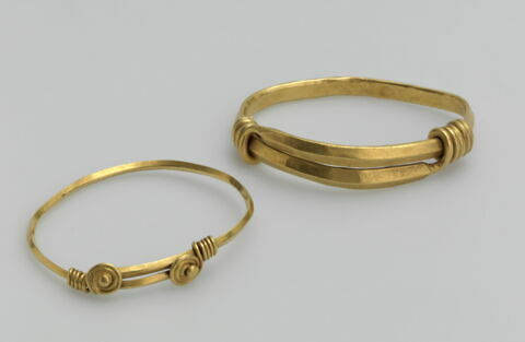bracelet en anneau à extrémités enroulées, image 4/5
