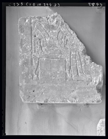 stèle rectangulaire, image 2/2
