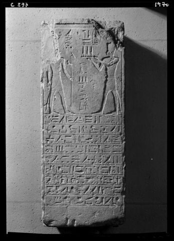 stèle rectangulaire ; stèle de donation, image 3/4