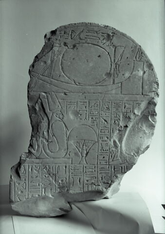 stèle cintrée, image 2/2