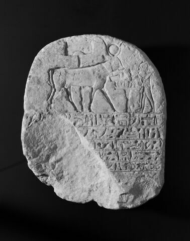 stèle cintrée ; stèle à un registre, image 2/3