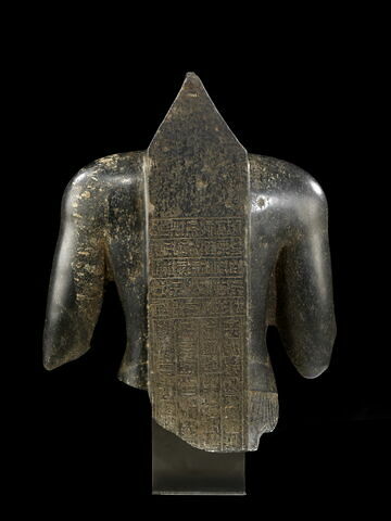 statue, image 2/4