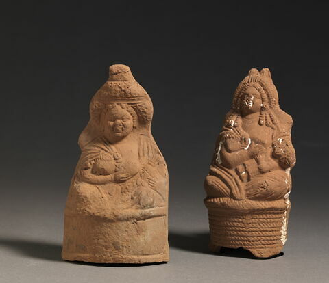 figurine de Béset allaitant, image 3/4