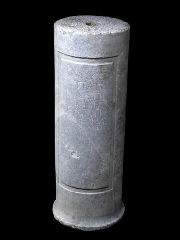 Cippe de Bassus fils de Straton, image 2/4