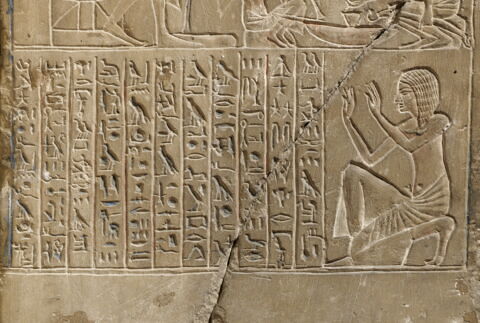 stèle cintrée à pyramidion, image 5/5